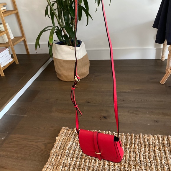 Red Handbag - Picture 3 of 4